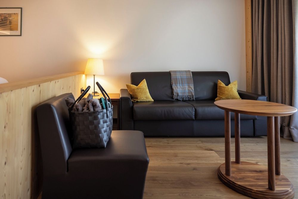 Artnatur Dolomites Junior Studio Suite, Garden View 8