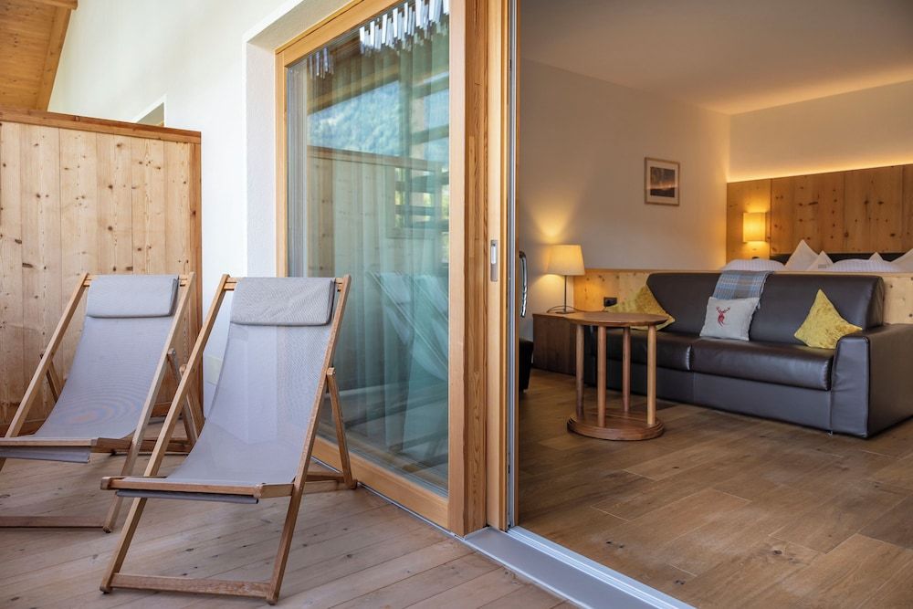 Artnatur Dolomites Junior Studio Suite, Garden View 7