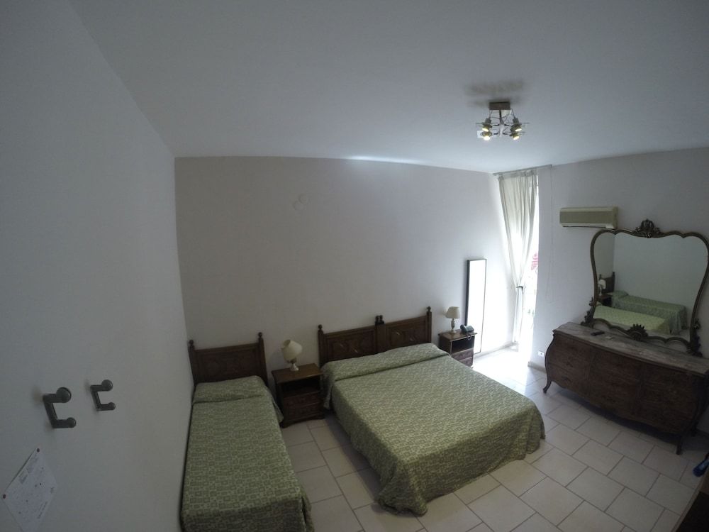 undefined Hotel Borbone di Napoli 7