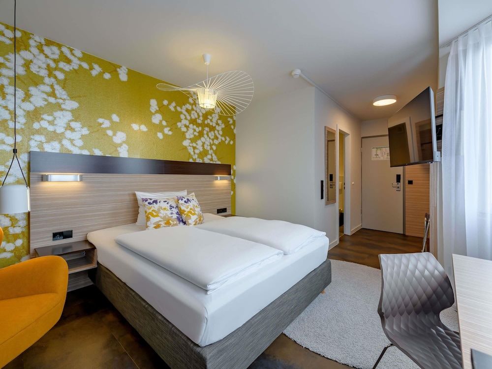 Privilege, Room, 1 Queen Bed