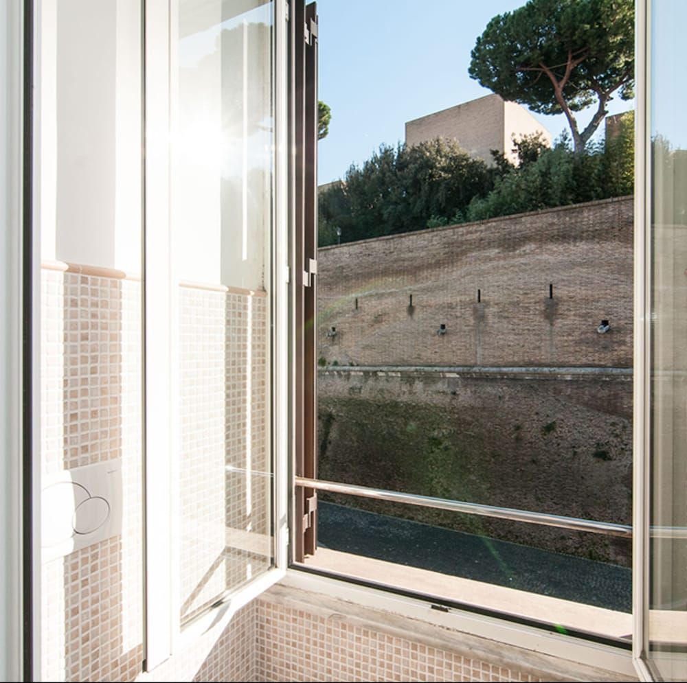 My Bed Vatican Museum Deluxe Double Room 9