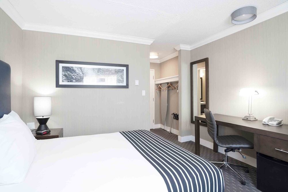 Standard Room, 1 Queen Bed