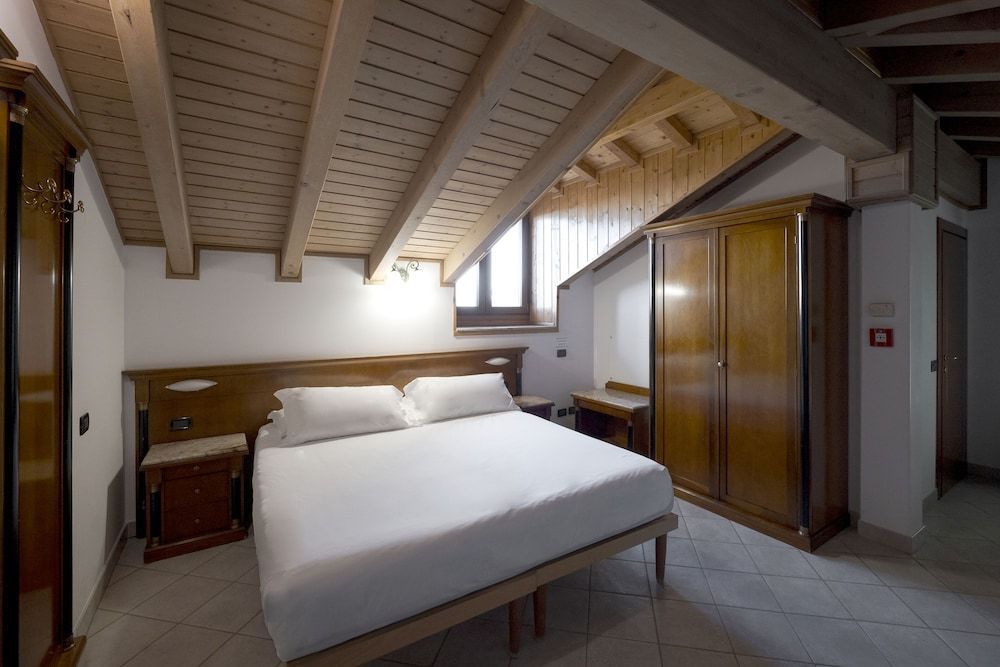 Hotel Ungheria Varese 1946 Comfort Quadruple Room