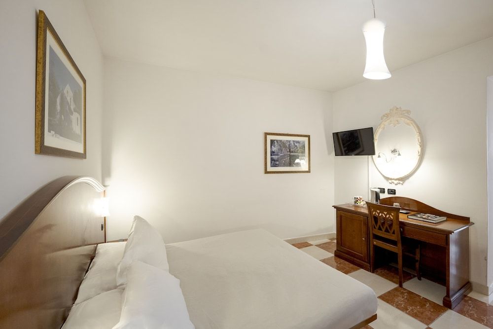 Hotel Ungheria Varese 1946 Superior Double Room, 1 Queen Bed, Courtyard Area