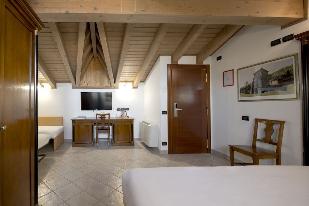 Hotel Ungheria Varese 1946 Comfort Quadruple Room 12