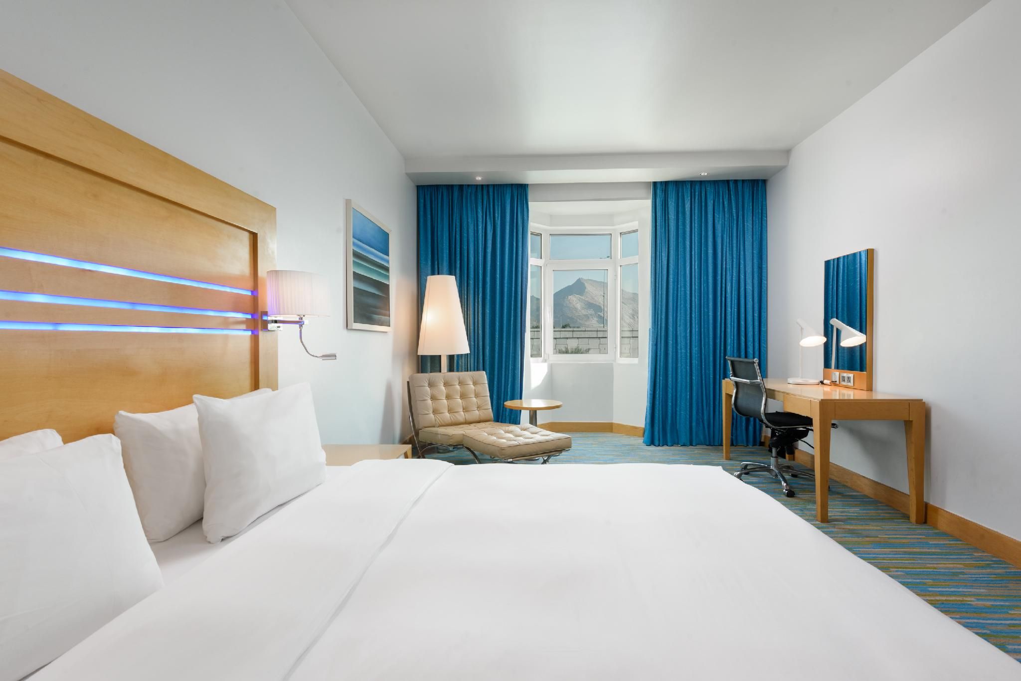 Radisson Blu Hotel, Muscat Superior