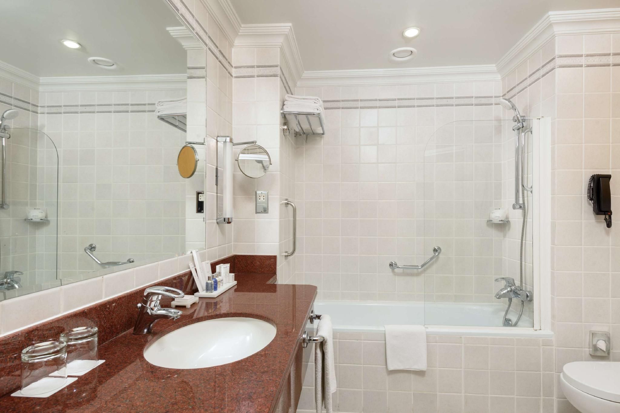 Suite - Lounge Access