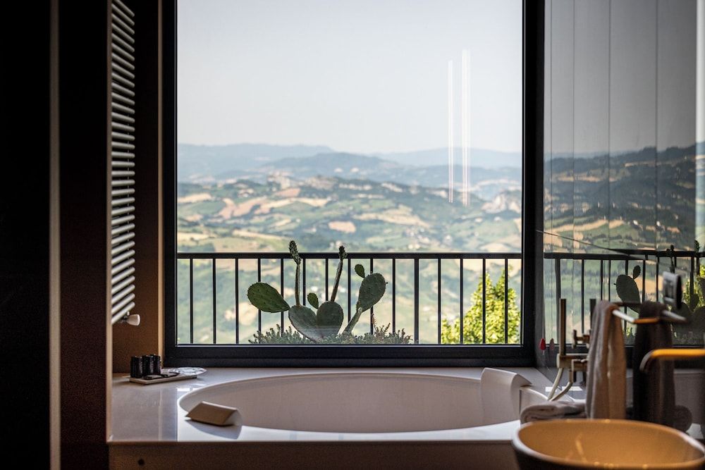 Deep Soaking Bathtub