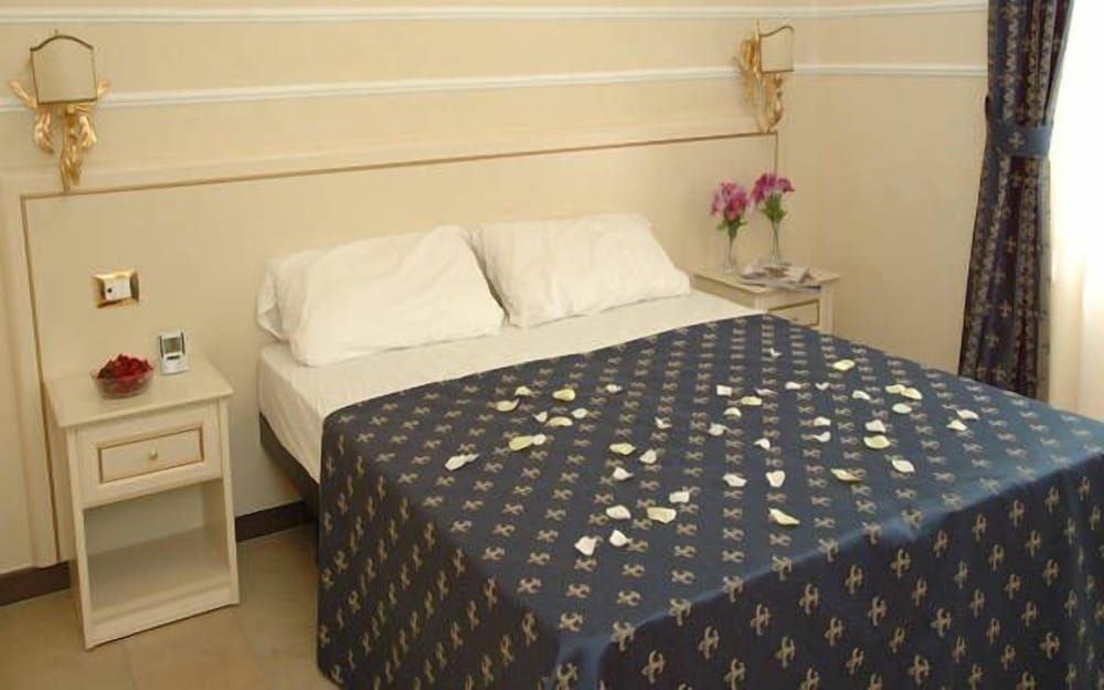 Fitzroy Allegria Suites Double Room (Double Single Use) 3