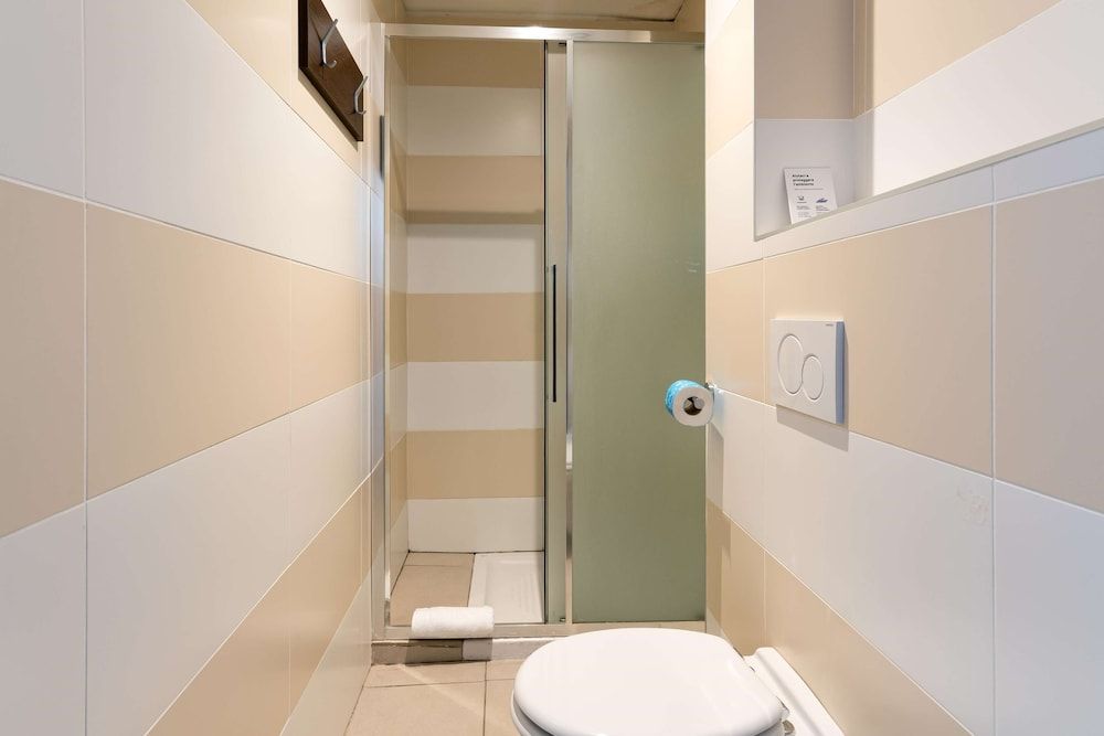 B&B HOTEL Genova Principe Standard Twin Room, Non Smoking 9