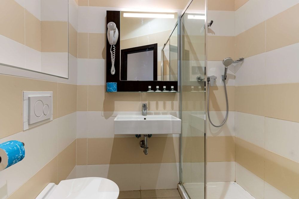 B&B HOTEL Genova Principe Standard Triple Room, Non Smoking 8