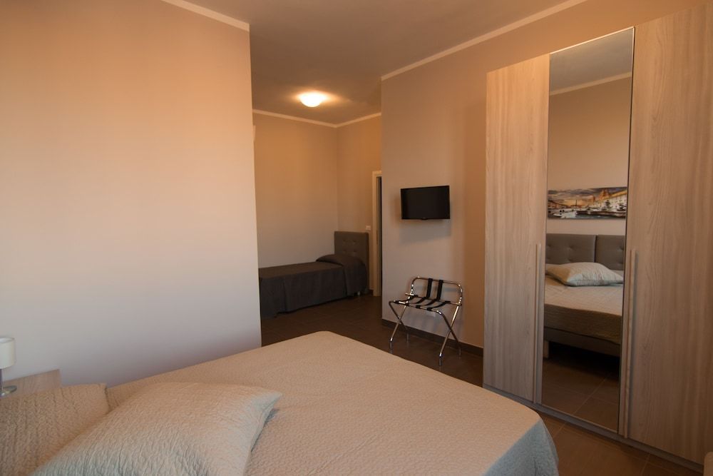 La Terrazza di Evelina Guest House Comfort Triple Room, 1 Double Bed with Sofa bed, City View 5