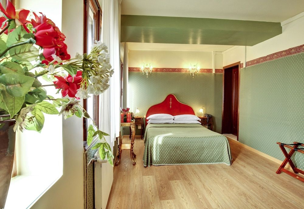 Locanda Antico Fiore Double Room, Canal View 13