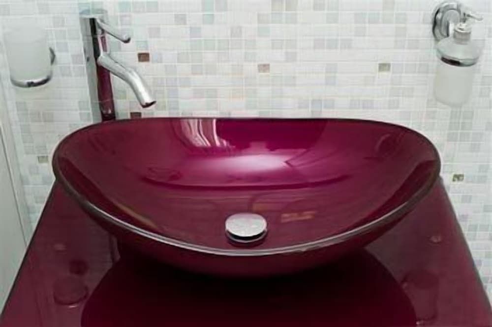 Bathroom sink