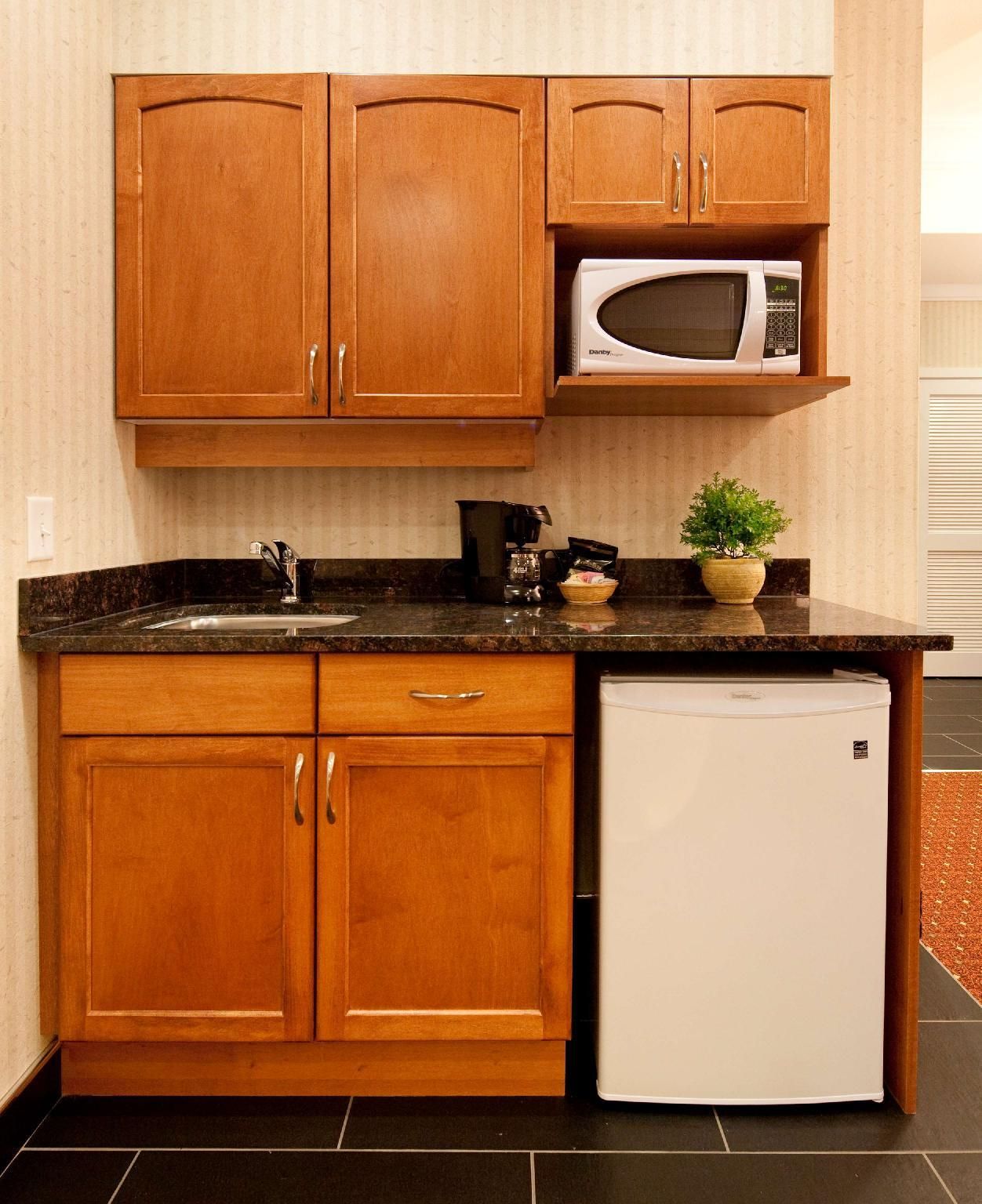 Best Western Plus Kelowna Hotel & Suites Suite-2 Queen Beds, Non-Smoking, One Bedroom, Living Room, Wet Bar, Full Breakfast 3