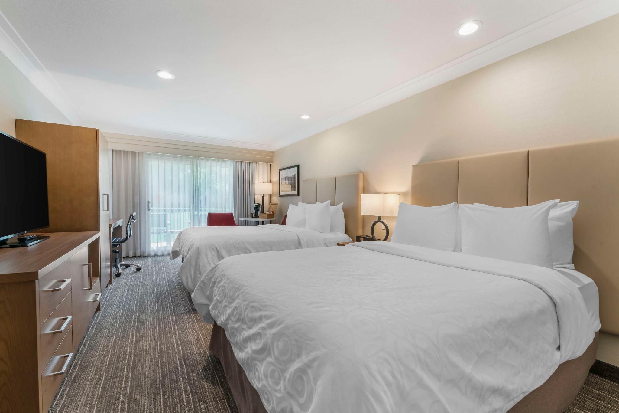 2 QUEEN BEDS, Non-smoking, COURTYARD VIEW, Refrigerator, BALCONY, FULL BREAKFAST