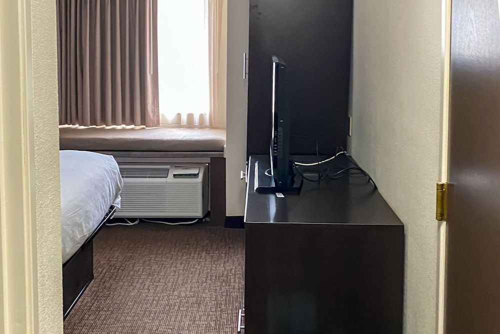 Suite, 1 Queen Bed, Accessible, Non Smoking