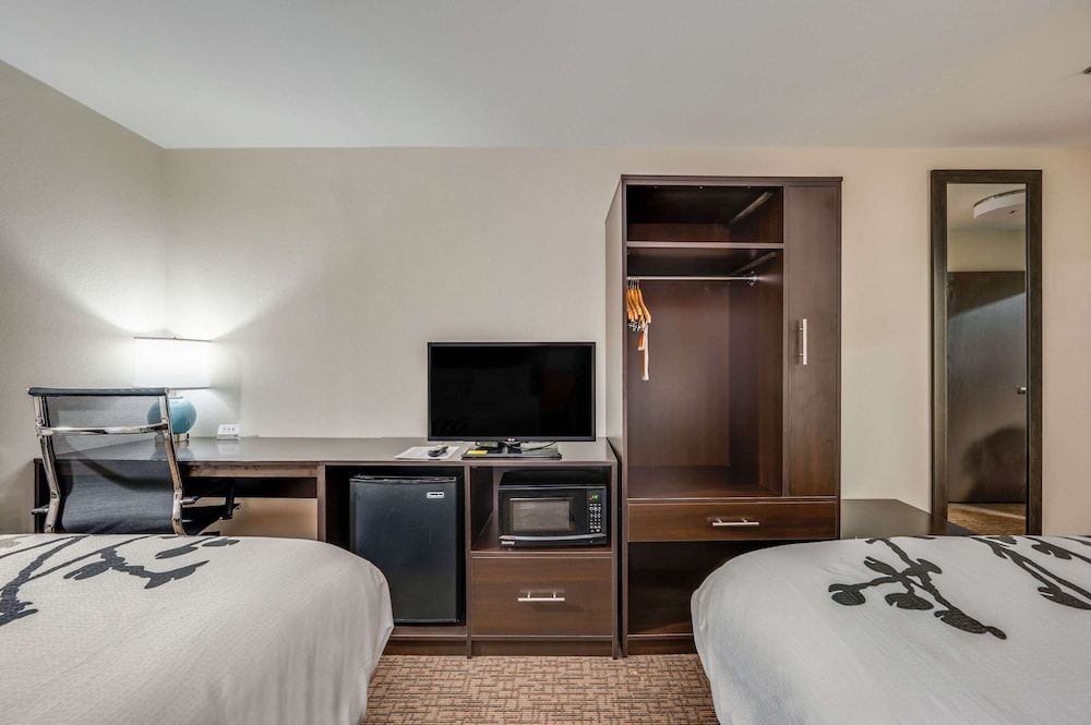 Room, 2 Queen Beds, Accessible, Non Smoking