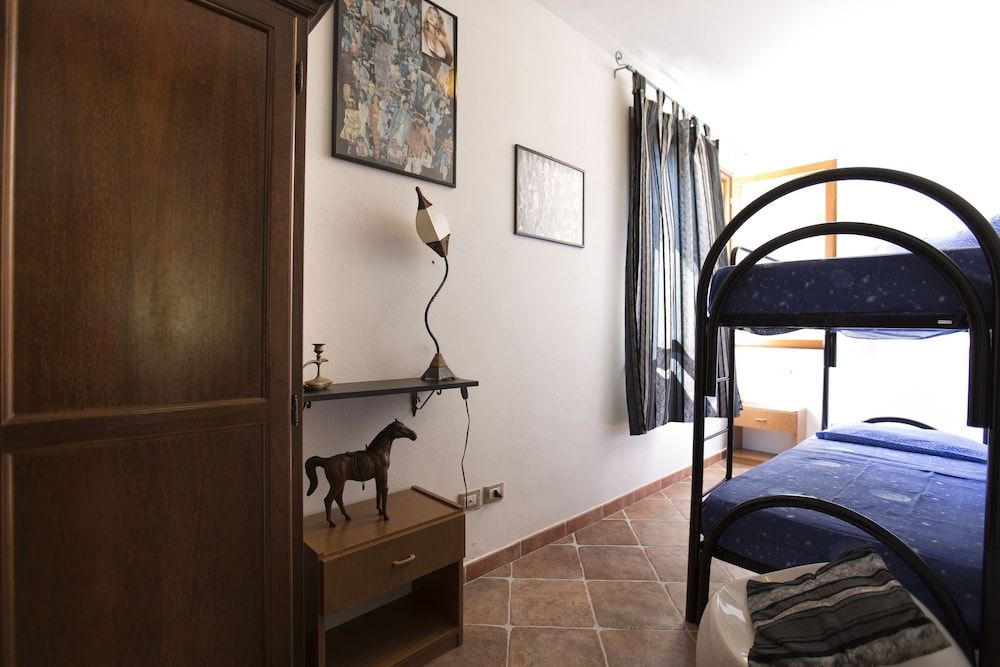 Las Palmas Family Room 9