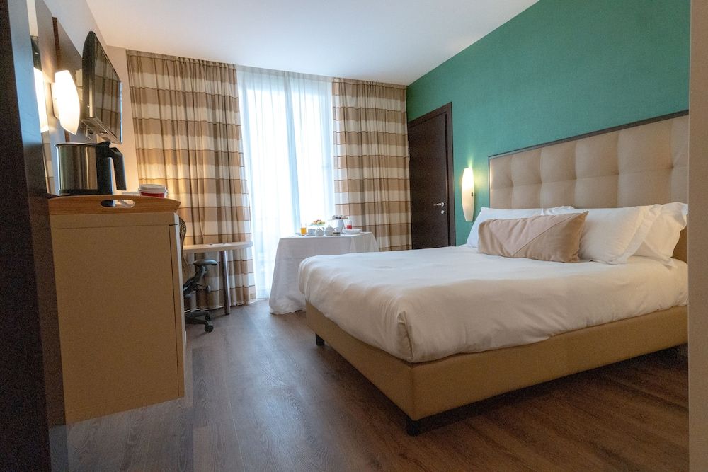 UNA HOTELS MH Matera Comfort Double Room 6