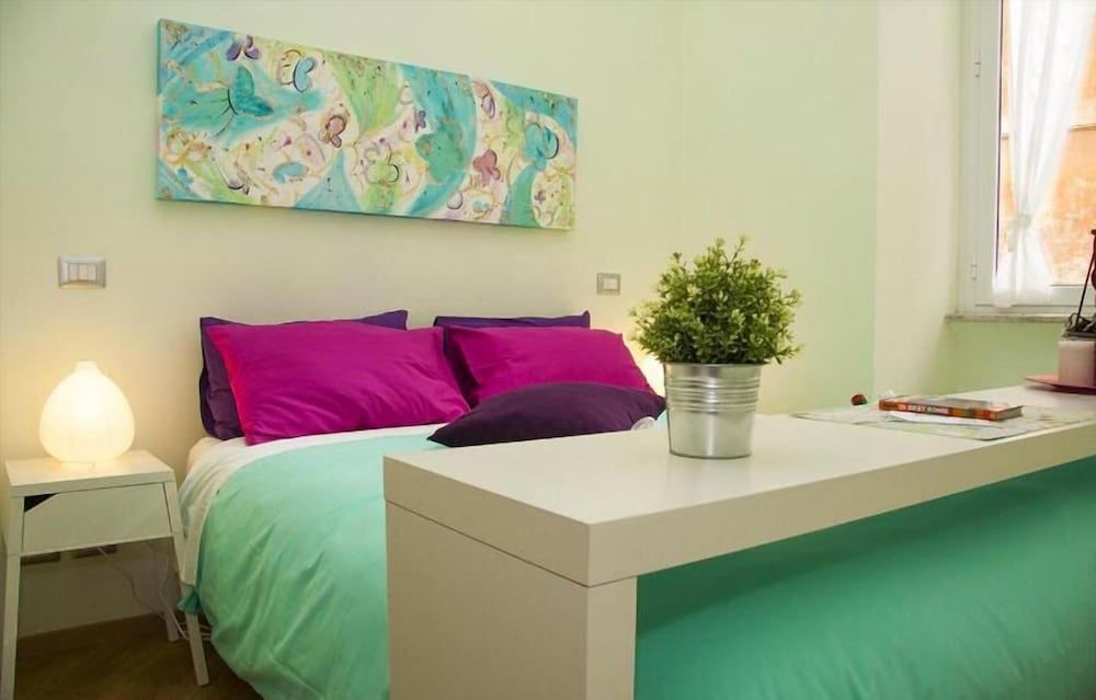 undefined Bye Bye Roma Pantheon Suite 9