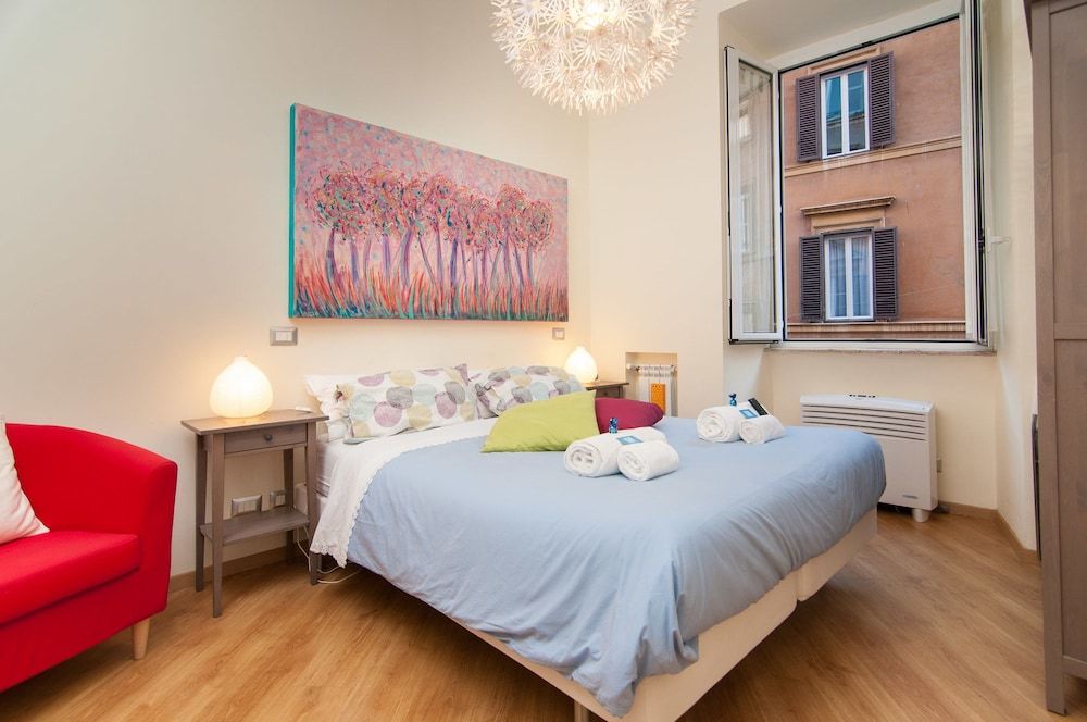 undefined Bye Bye Roma Pantheon Suite 8