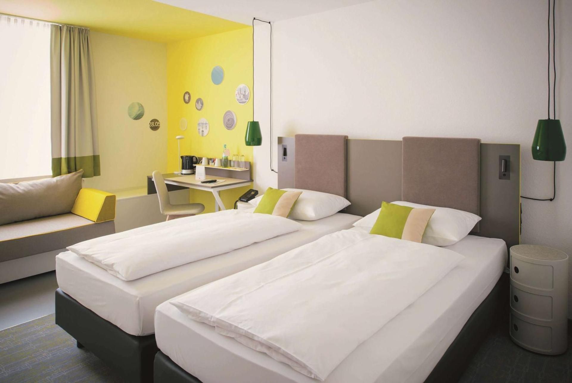 Lounge Plus Room