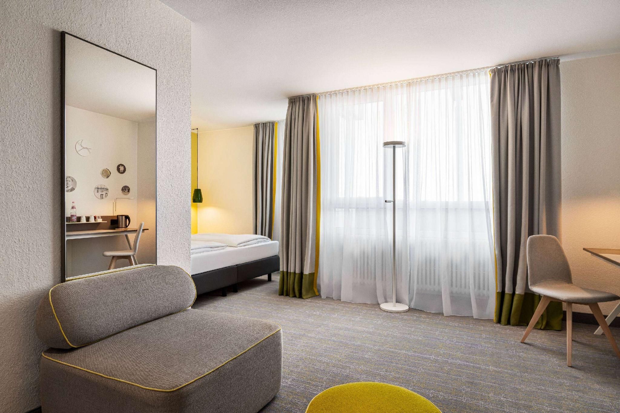 Lounge Plus Room