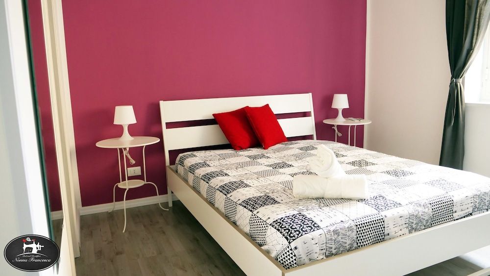 Nonna Francesca Double Room (Fucsia)