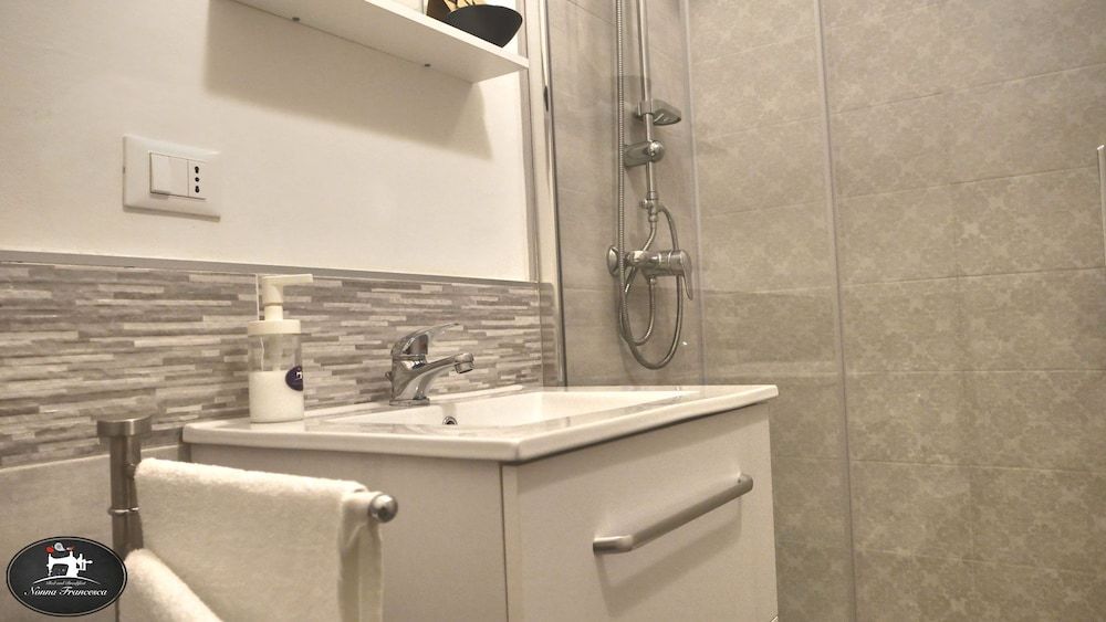 Nonna Francesca Double Room (Fucsia) 5