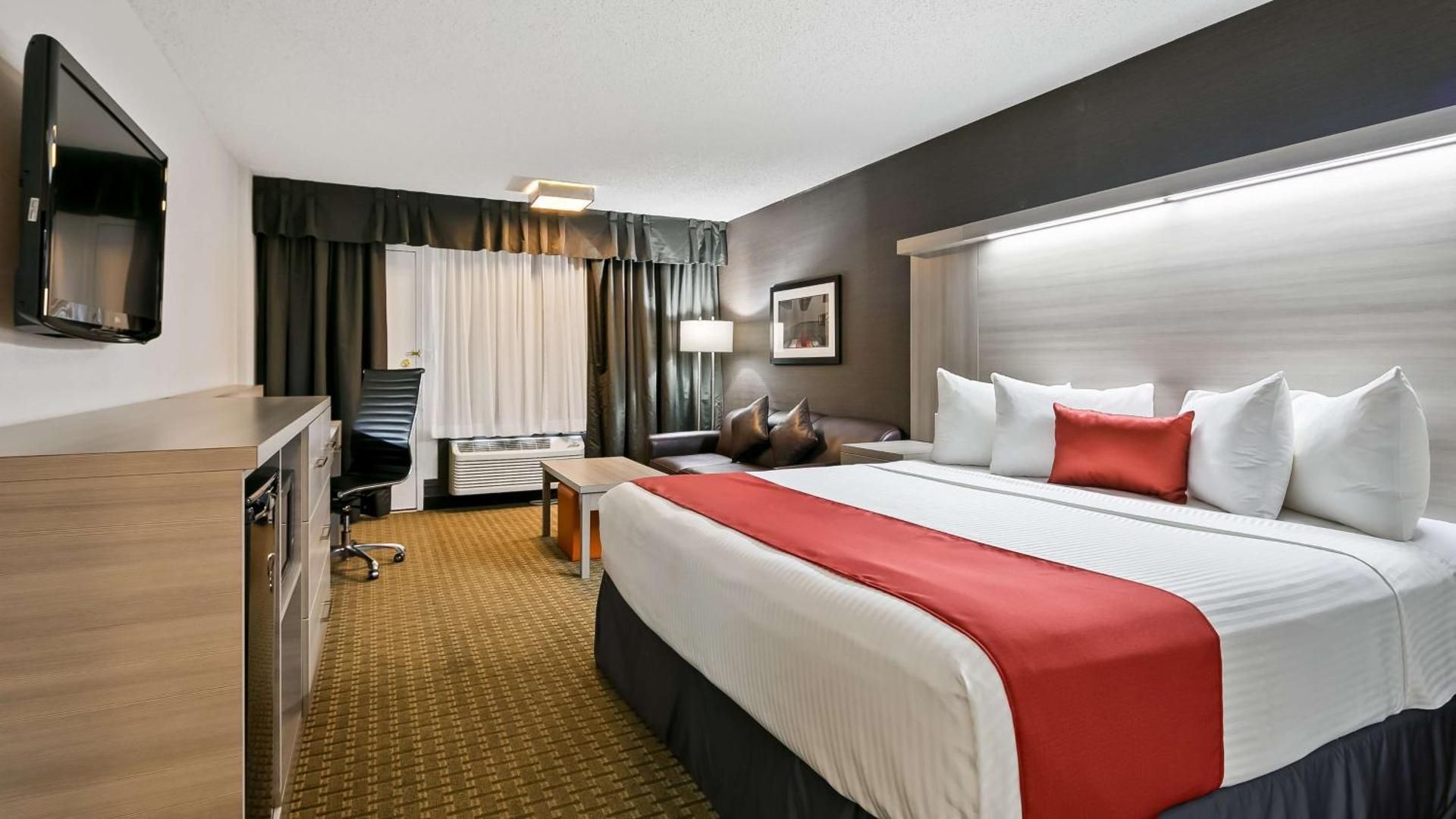 1 King Bed, Non-Smoking, Atrium Plus, Sofabed, Microwave And Refrigerator, Robe, Wi-Fi, Full Breakfa