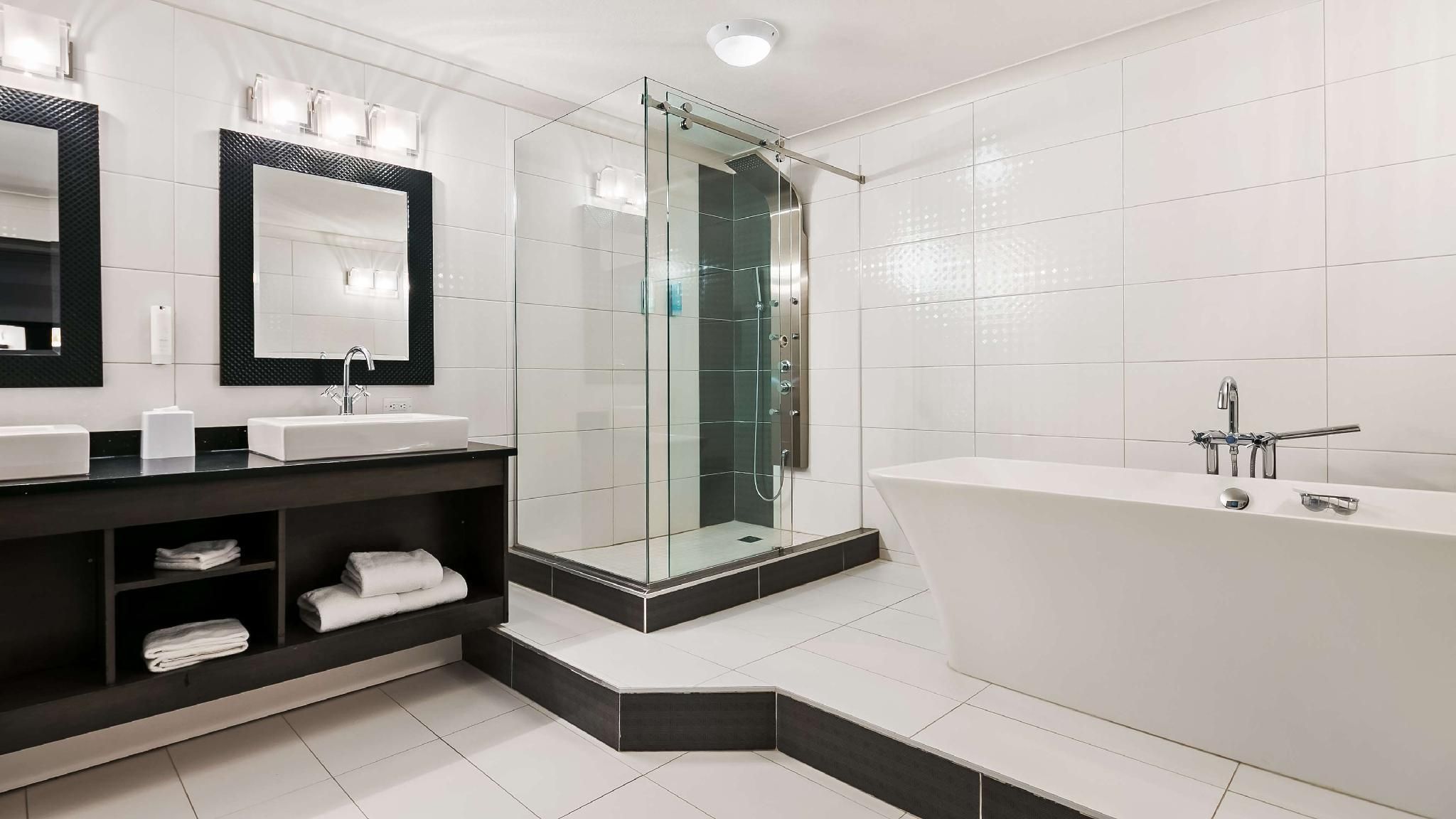 Suite-1 King Bed, Non-smoking, Sofabed, Atrium, Jetted Tub, Living Room, Microwave And Refrigerator,