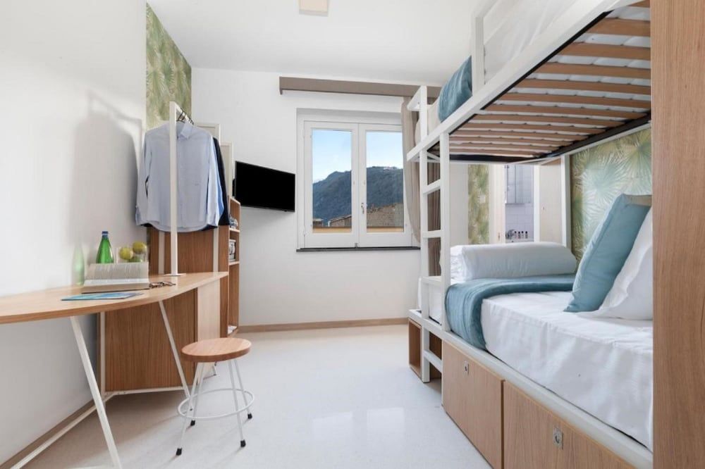 Unconventional Hotel Sorrento Economy Room 5