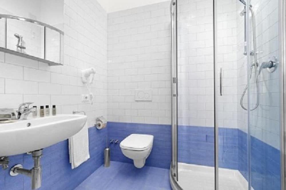 Unconventional Hotel Sorrento Economy Room 4