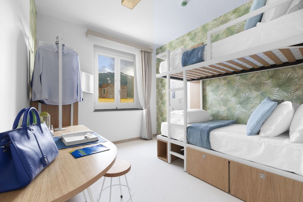 Unconventional Hotel Sorrento Economy Room 3