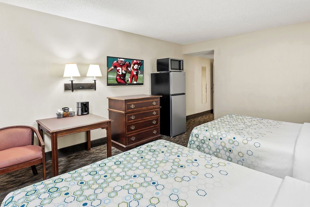 HomeTowne Studios by Red Roof Yuba City Bonanza – Marysville Studio, 2 Queen Beds, Non Smoking