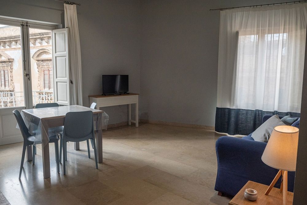 ZIBIBBO SUITES & ROOMS - Aparthotel in Centro Storico a Trapani Family Suite, 2 Bedrooms, Non Smoking, City View 10