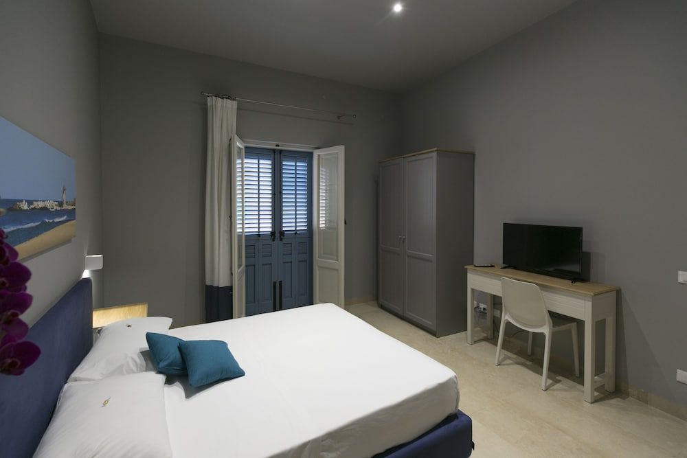 ZIBIBBO SUITES & ROOMS - Aparthotel in Centro Storico a Trapani Family Suite, 2 Bedrooms, Non Smoking, City View 3