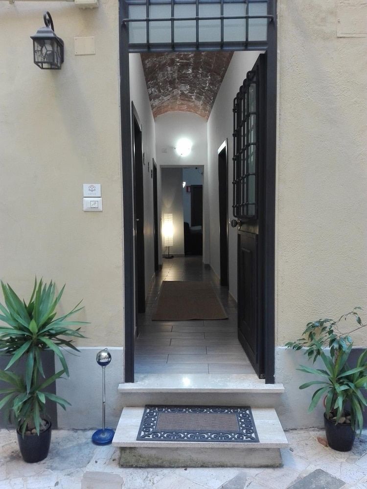 undefined Etruska Porta Pia 10