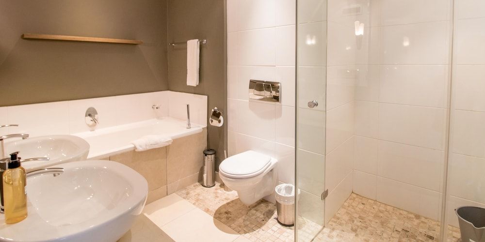 The Glen Apartments Standard Apartment, 3 Bedrooms 8