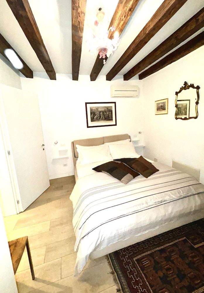 B&B Fortuny Deluxe Double Room 14
