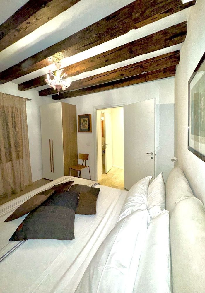 B&B Fortuny Deluxe Double Room 12