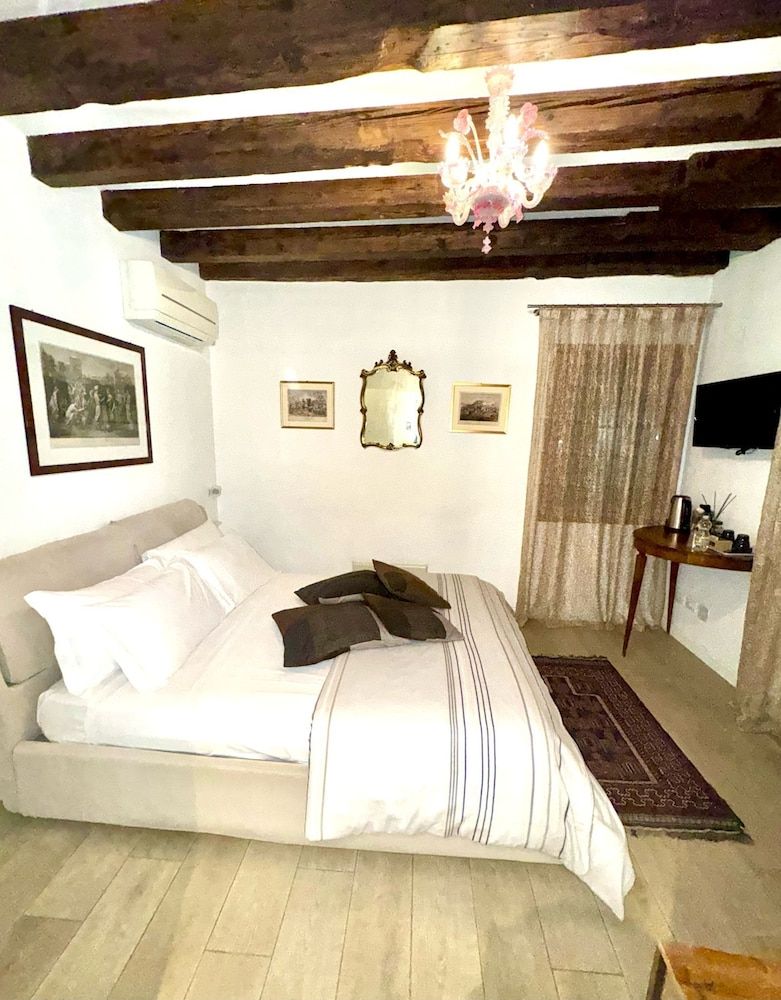 B&B Fortuny Deluxe Double Room 10