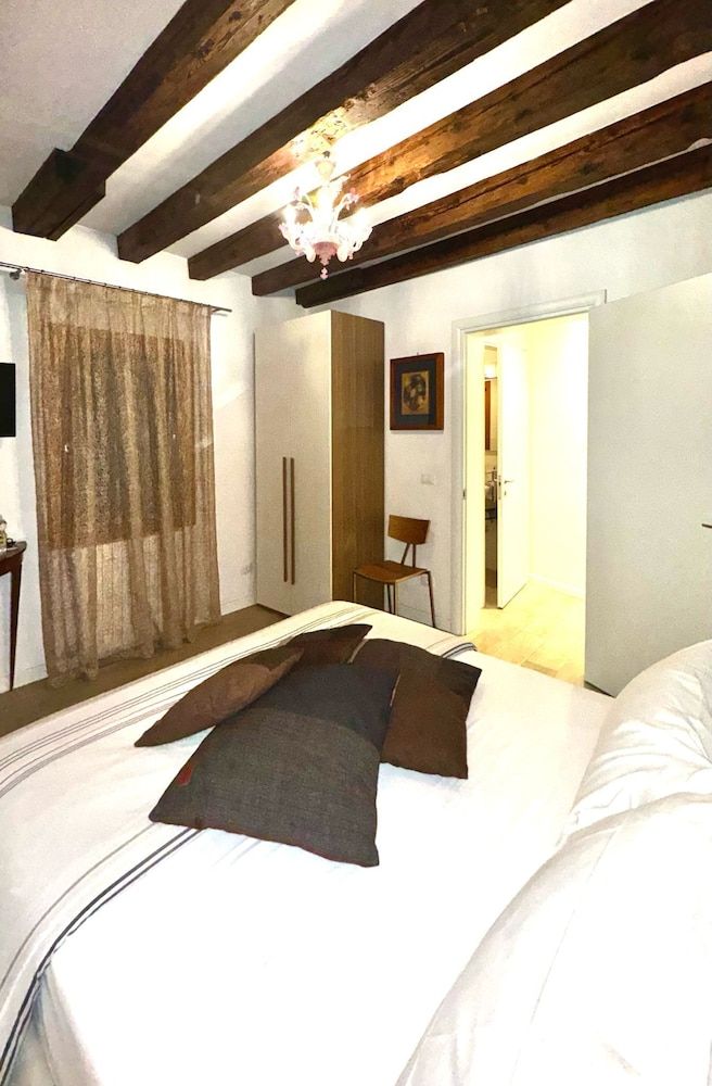 B&B Fortuny Deluxe Double Room 6