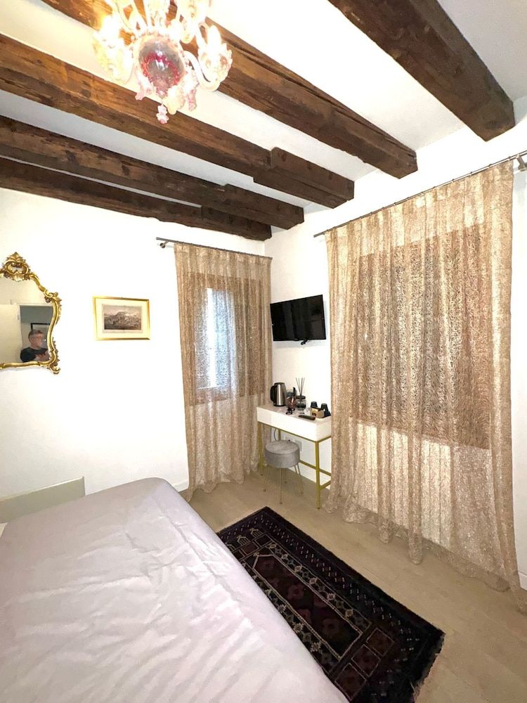 B&B Fortuny Deluxe Double Room 4