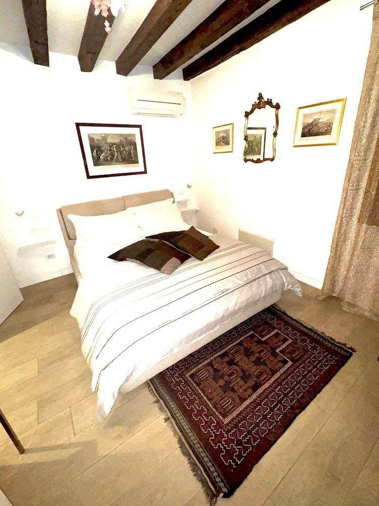 B&B Fortuny Deluxe Double Room 10