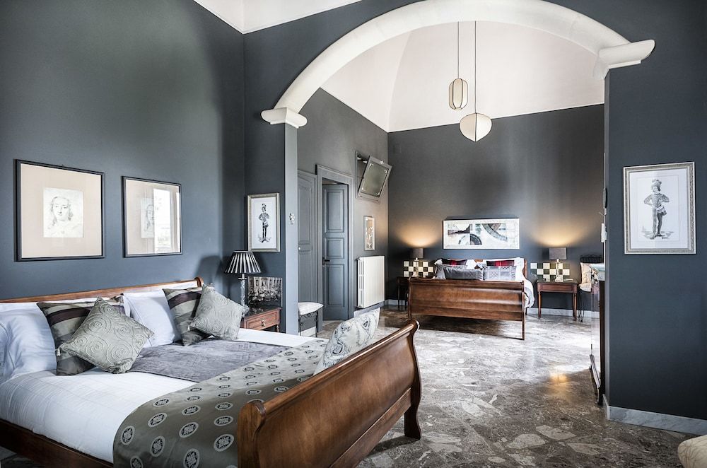 Suite, Balcony