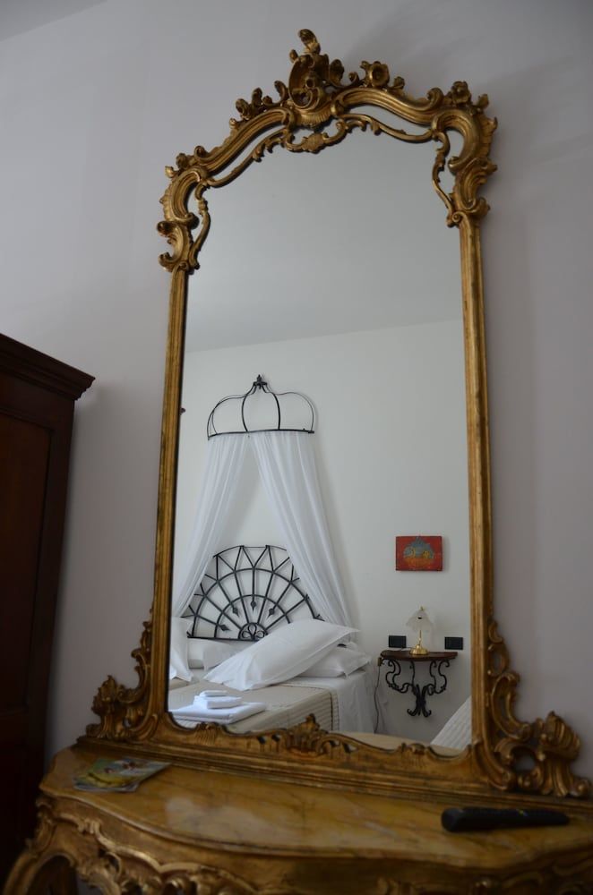 La Loggia del Castello Classic Double Room, Courtyard View 9