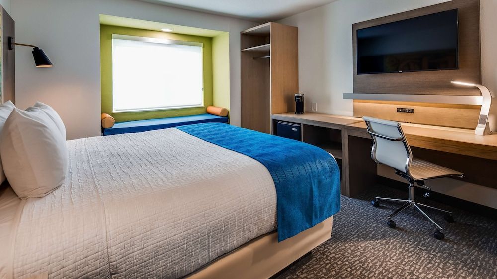 Standard Room, 1 Queen Bed, Non Smoking, Refrigerator