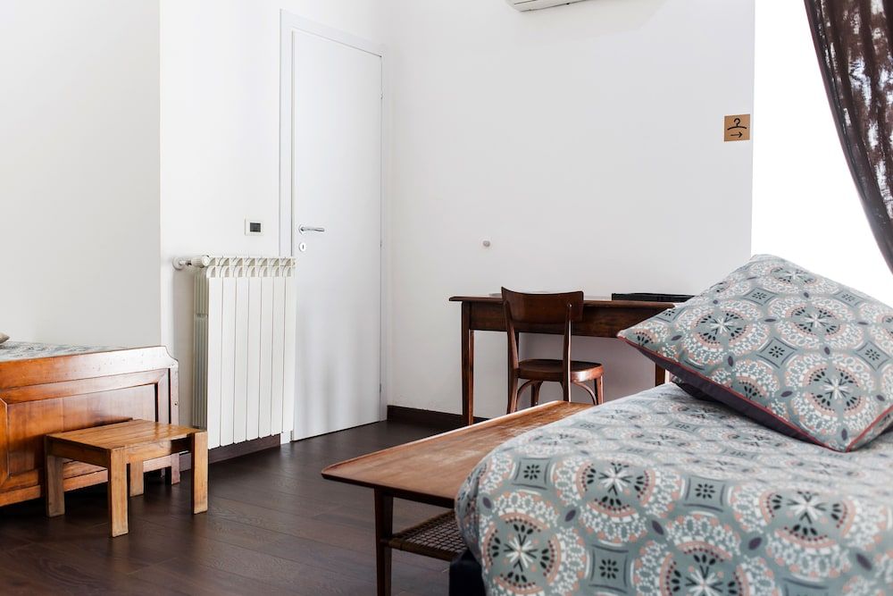 Exclusive Double Room, 1 Queen Bed, Private Bathroom, Courtyard View